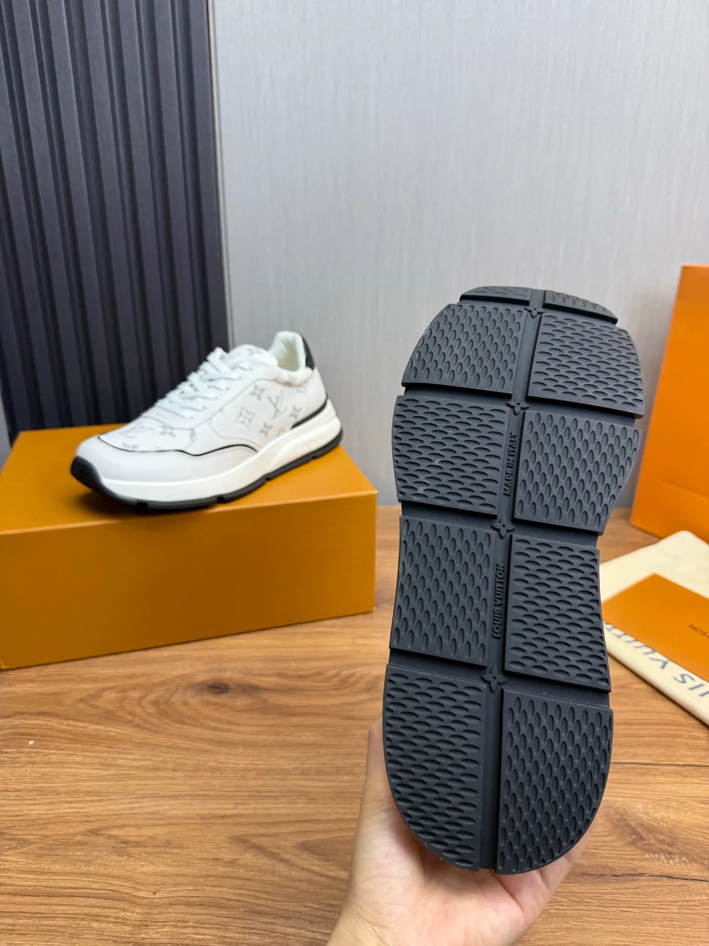 Men's shoes 💰800💰 LOUIS VUITTON [Luden Yiwei] Brand new trendy Lv is on the market 🎁, casual and fashionable men's shoes 👟Original 1:1 shipment✅ The upper is made of imported brand leather + cowhide lining, the original wear-resistant rubber outsole, the version is simple and elegant, exclusive for trendy men. 38-44 (customized at 38.45)